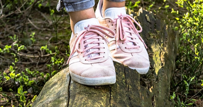 Les chaussures compensées font leur retour : le confort qui monte en hauteur